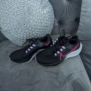 Nike Women's Black and Pink Running Shoes